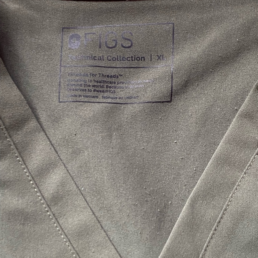 Figs XL moss scrubs